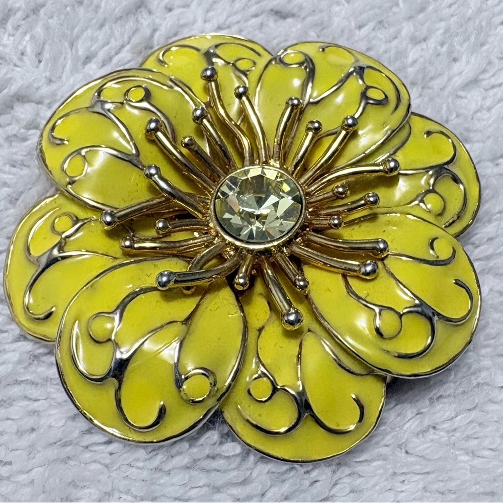 Vintage Yellow Flower Brooch with Rhinestone Center 5cm diameter Sz S Unsigned
